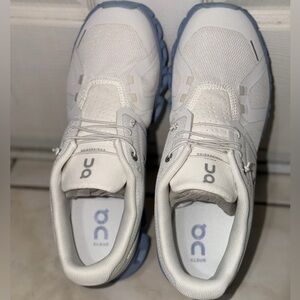 On Running Cloud Sneakers White Chambray W 9.5, M 8